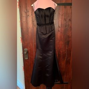 Vera Wang strapless satin gown